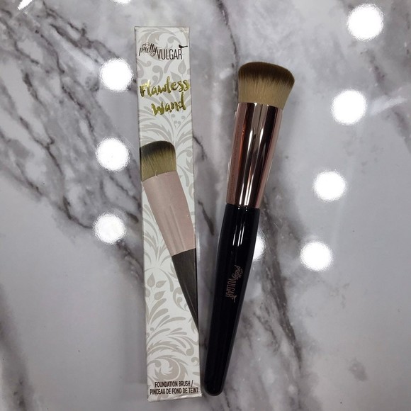 Pretty Vulgar Other - Pretty Vulgar Flawless Foundation Brush